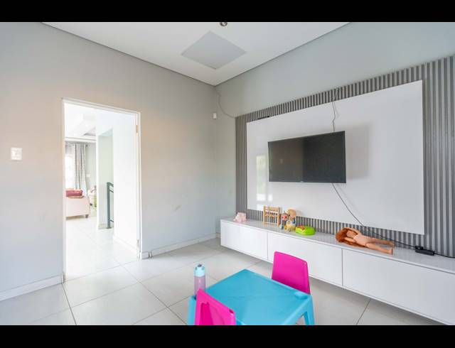4 BEDROOM HOUSE FOR SALE IN RESERVOIR HILLS